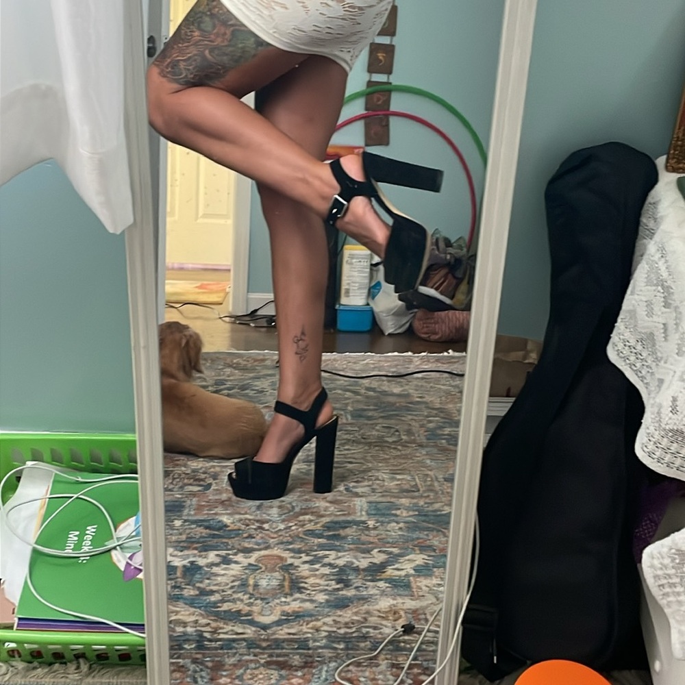 Steve Madden black platform heels